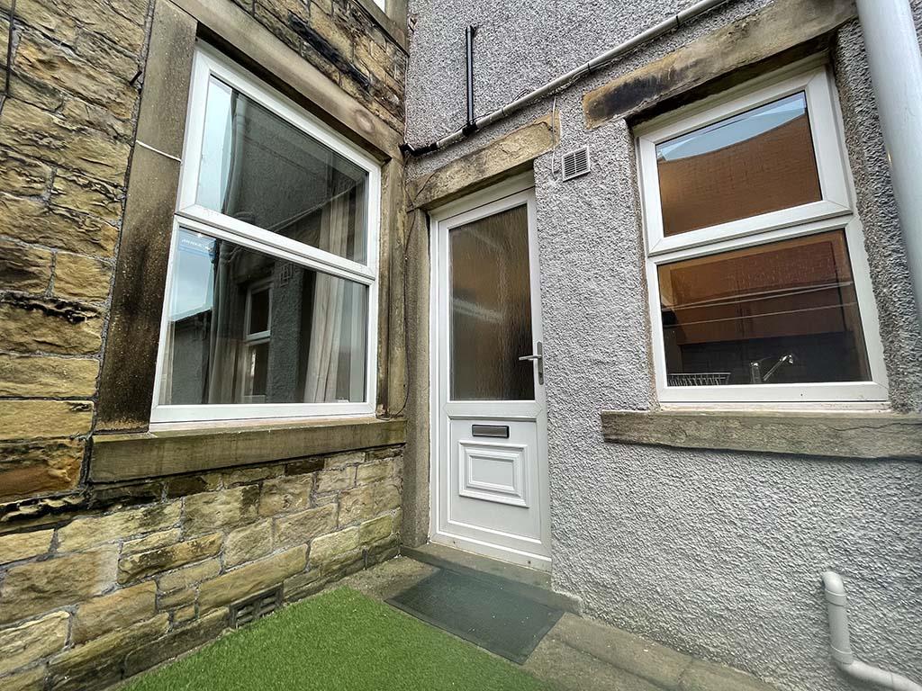 1 bedroom flat Let Agreed in Barnoldswick - Externally